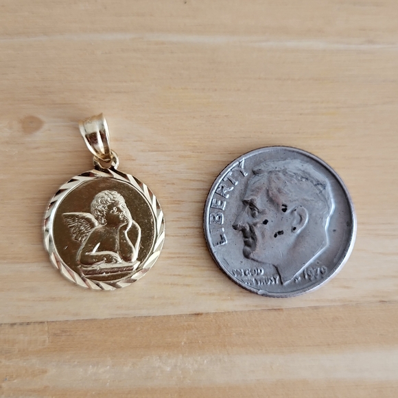 14K Yellow Gold Angel Pendant With Prayer Engraved - Picture 4 of 5